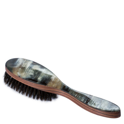Image of product Cepillo para el cabello ovalado grande de cuerno natural